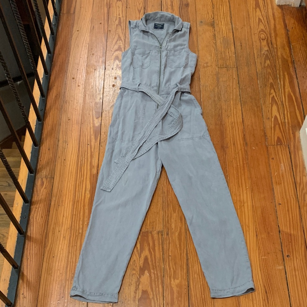 Abercrombie Gray Sleeveless Zip Up Utility Jumpsuit
